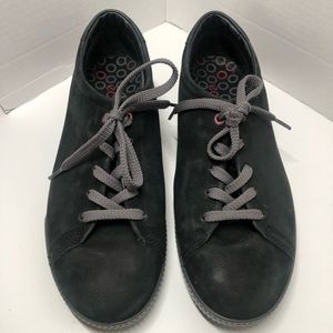Ecco Black Sneakers with Gray Laces